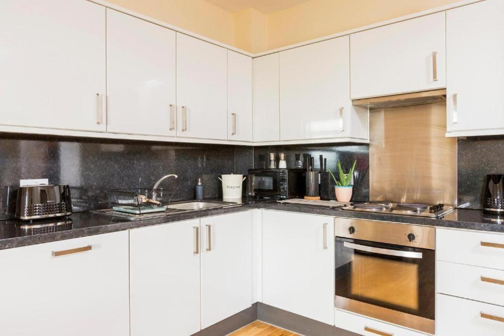 Panorama Apartments By Mesh Accommodation Short & Long Term Lets Ashford For Contractors Or Corporate Stays المظهر الخارجي الصورة